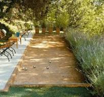 jeu de boules baan in de tuin